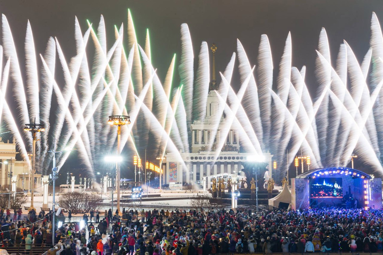 Новогодняя Москва 2024 — фото самых красочных мест столицы